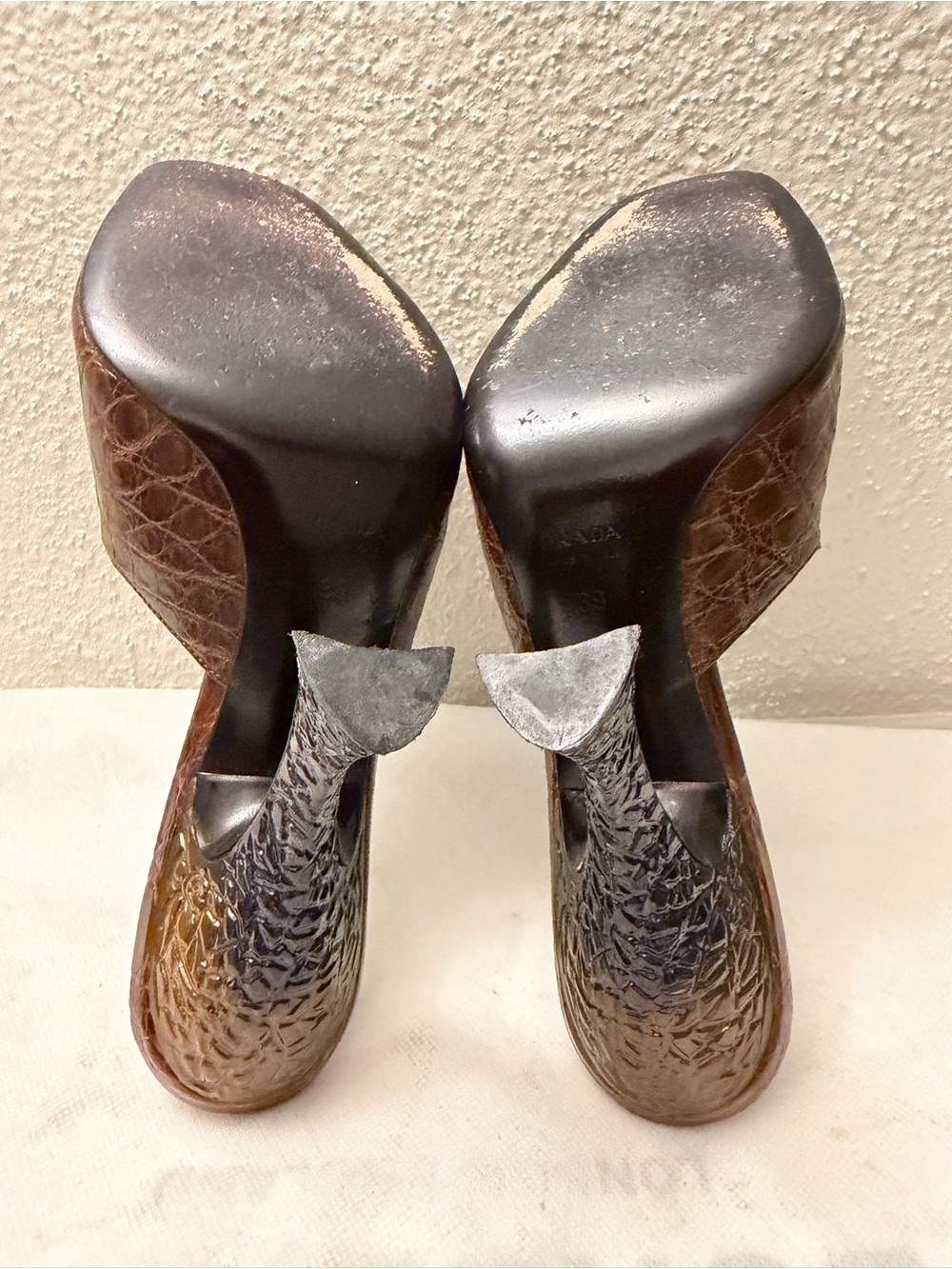 Prada Brown Croc-Embossed Open-Toe Mule Slides, pre-owned, SZ8.5 - Picture 7 of 16